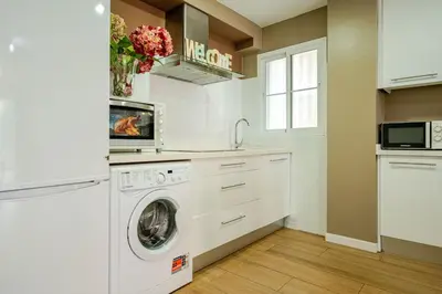 Una cocina o zona de cocina en Torneo FREE PARKING luminoso climatizado 7 PAX