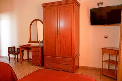 Una televisión o centro de entretenimiento en Hotel Alfonso VIII