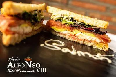 Comida en o cerca de este hotel