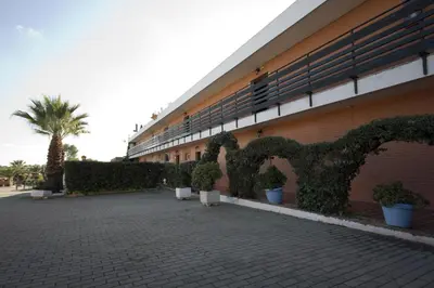 Edificio en el que se encuentra el hostal o pensión