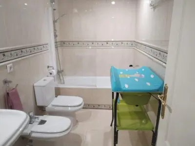 Un baño de Apartamento con parking privado gratis incluido
