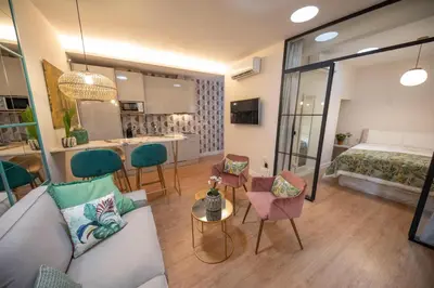 Una cocina o zona de cocina en Cosy Apartment with Terrace in the Centre of Seville