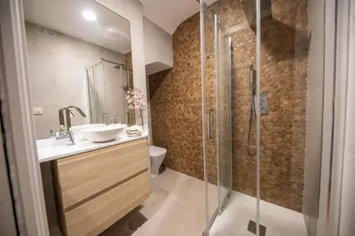 Un baño de Cosy Apartment with Terrace in the Centre of Seville