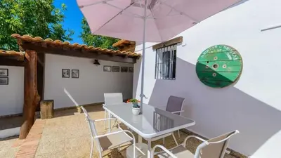 Un patio o zona al aire libre en Grand Villa in Chimeneas, pool