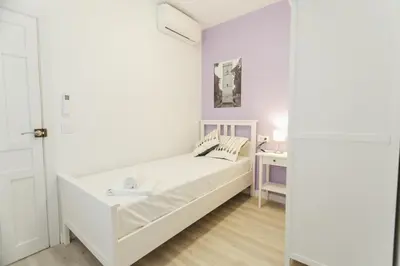 Cama o camas de una habitación en Colorful and diaphanous- 3Bdr 1Bth - Peral