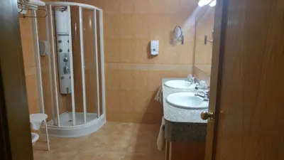 Un baño de Hotel Cabañas