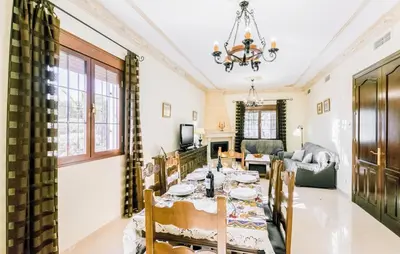 Zona de estar de 3 Bedroom Awesome Home In Casariche
