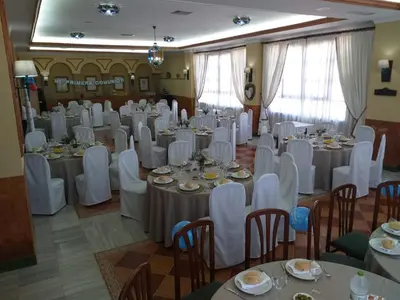 Un restaurante o sitio para comer en Hotel La Yedra
