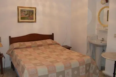 Cama o camas de una habitación en Hostal Alcázar