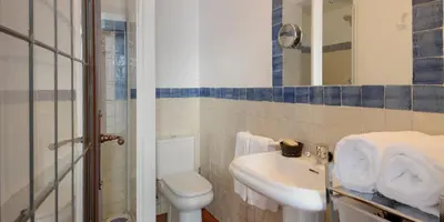 Un baño de El 5 de la Hoguera