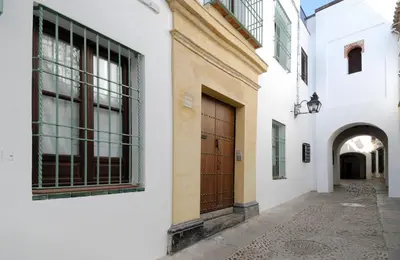 Fachada o entrada de El 5 de la Hoguera
