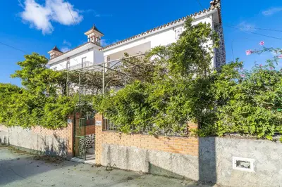 Jardín al aire libre en Cubo's Casa Rural Begoña Alora