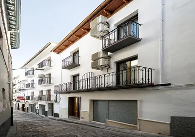 Edificio en el que se encuentra el hostal o pensión
