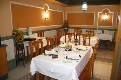 Un restaurante o sitio para comer en Hostal Macami