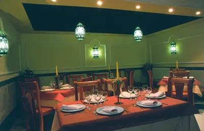 Un restaurante o sitio para comer en Hostal Macami