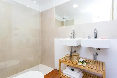 Un baño de Corral del Conde
