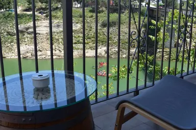 Un balcón o terraza de Iznájar Suites