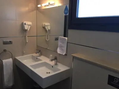 Un baño de Hotel Restaurante El Corte