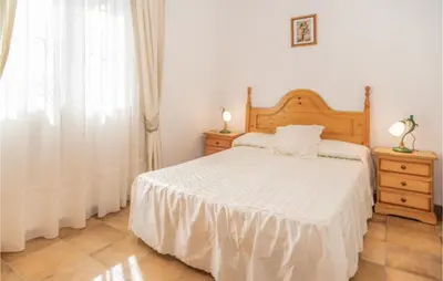 Cama o camas de una habitación en 3 Bedroom Gorgeous Home In Rute