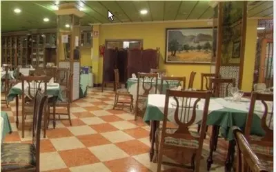 Un restaurante o sitio para comer en Hotel Torrezaf