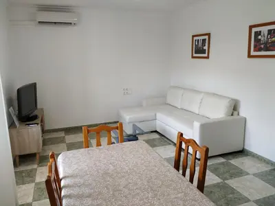 Una televisión o centro de entretenimiento en ALTILLO 25 GARAJE Y WIFI GRATIS