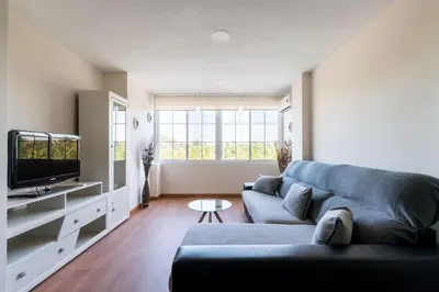 Una televisión o centro de entretenimiento en Miraflores Luxury Suites