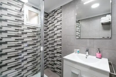Un baño de Miraflores Luxury Suites