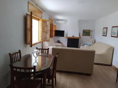 Una televisión o centro de entretenimiento en Casa Montilla
