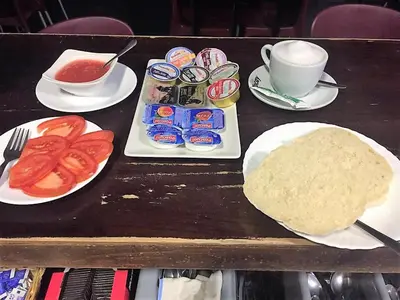 Comida en o cerca de este hostal o pensión