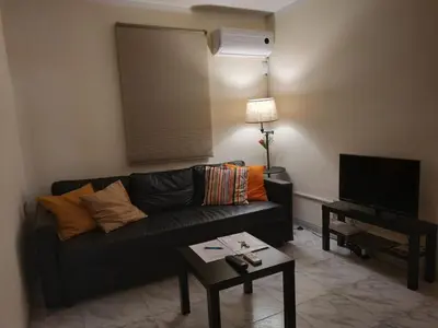 Una televisión o centro de entretenimiento en Sevilla Nervión piso con Patio