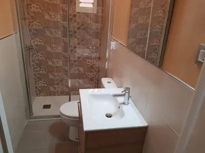 Un baño de Sevilla Nervión piso con Patio