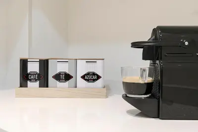 Utensilios para hacer té y café en AvantiStays Torre del Valle, recien reformado!