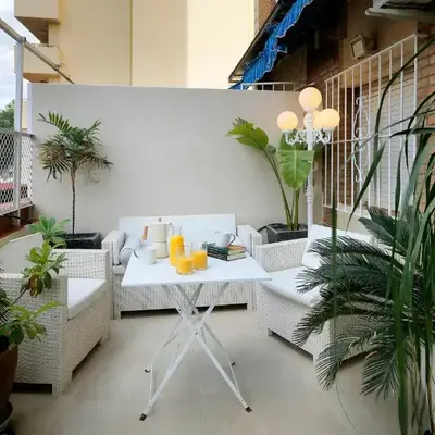 Apartamento con gran terraza jardín cerca del centro