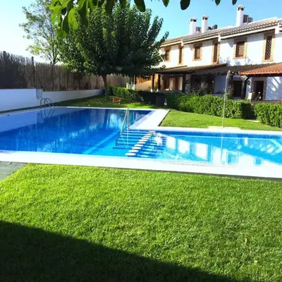 Vistaluque - Casa Adosada de 3 habitaciones con Piscina y Pista de Padel