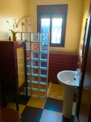Un baño de LOS ROSALES