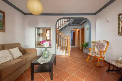 Zona de estar de CASAMORA Casa Para Grupos cerca Caminito del Rey