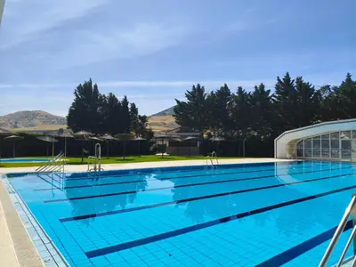 Piscina en o cerca de CASAMORA Casa Para Grupos cerca Caminito del Rey