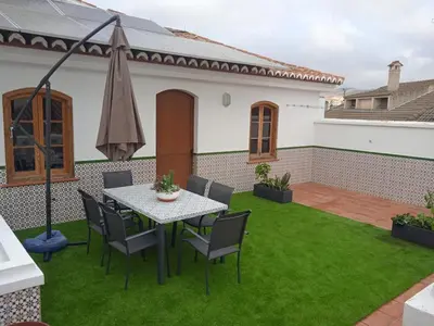 Un patio o zona al aire libre en CASAMORA Casa Para Grupos cerca Caminito del Rey