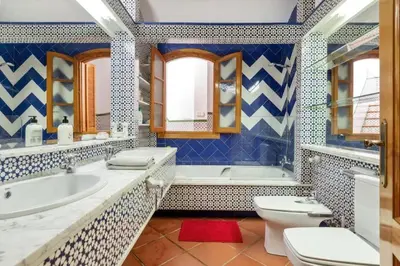 Un baño de CASAMORA Casa Para Grupos cerca Caminito del Rey