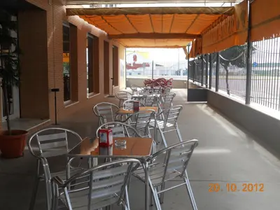 Un restaurante o sitio para comer en Hostal Restaurante Hermanos Zamora