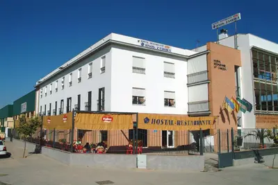 Edificio en el que se encuentra el hostal o pensión