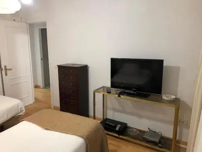 Una televisión o centro de entretenimiento en Alojamiento Ronda de los Tejares