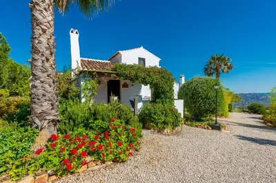 Paisaje cerca of this country house