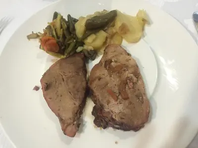 Comida en o cerca de este hotel