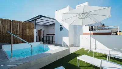 Piscina en o cerca de Lola 14 Suite Apartment