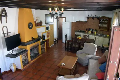 Una cocina o zona de cocina en Casa Rural El Puente