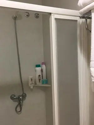 Un baño de Hotel Albanta