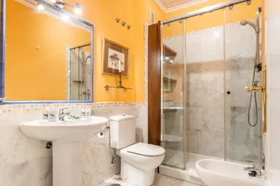 Un baño de Waou Sevilla Skyline