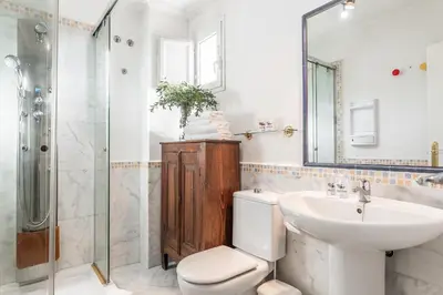 Un baño de Waou Sevilla Skyline