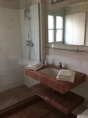Un baño de Apartamentos RG Conde de Ibarra con GARAJE